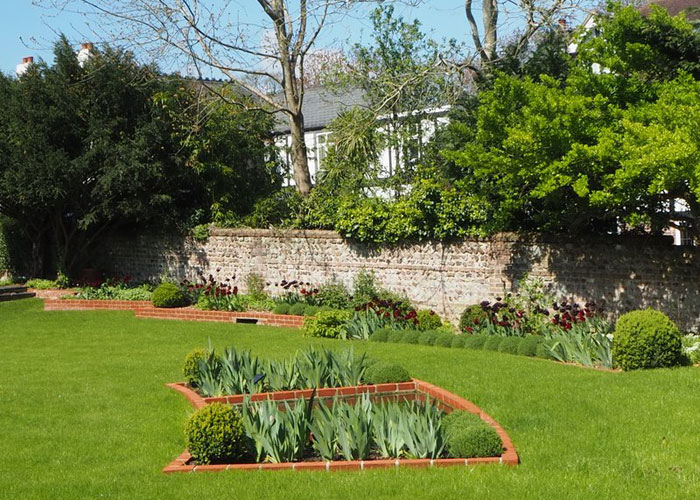 Arts and Crafts garden in Dyke Road Avenue